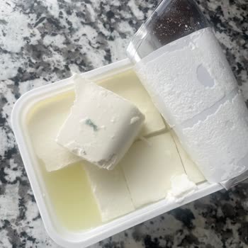 Son Tarihi Geçmemiş Pınar Süzme Peyniri Küflü