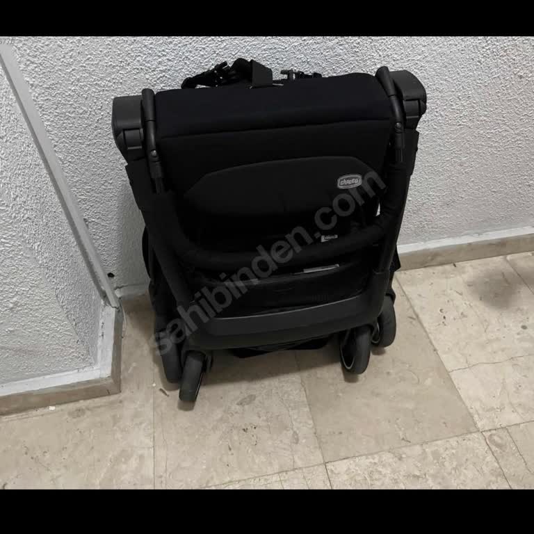 Etiketsiz Bebek Arabasının Havalimanında Kayıp Olması