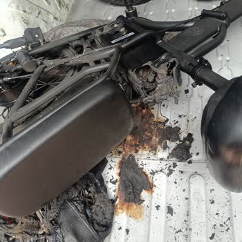 Kuba Speedlight 20 Jant Elektrikli Bisiklet Aküsü Patlayarak Alev Aldı Ve Araç Hasar Gördü