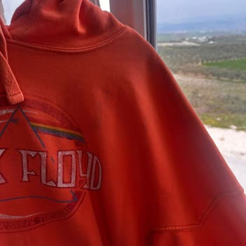 Bosch Çamaşır Makinesinin Siyah İz Bırakması Ve Tekrarlanan Arızalar Nedeniyle Değişim Talebi