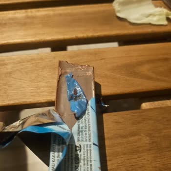 Beyoğlu Çikolata Migros Gofretinin İçinde Plastik Eldiven Parçası Bulunması