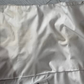 Kuru Temizlemede Montum Tüyleri Yumak Yumak Oldu, Rengi Sarıya Döndü