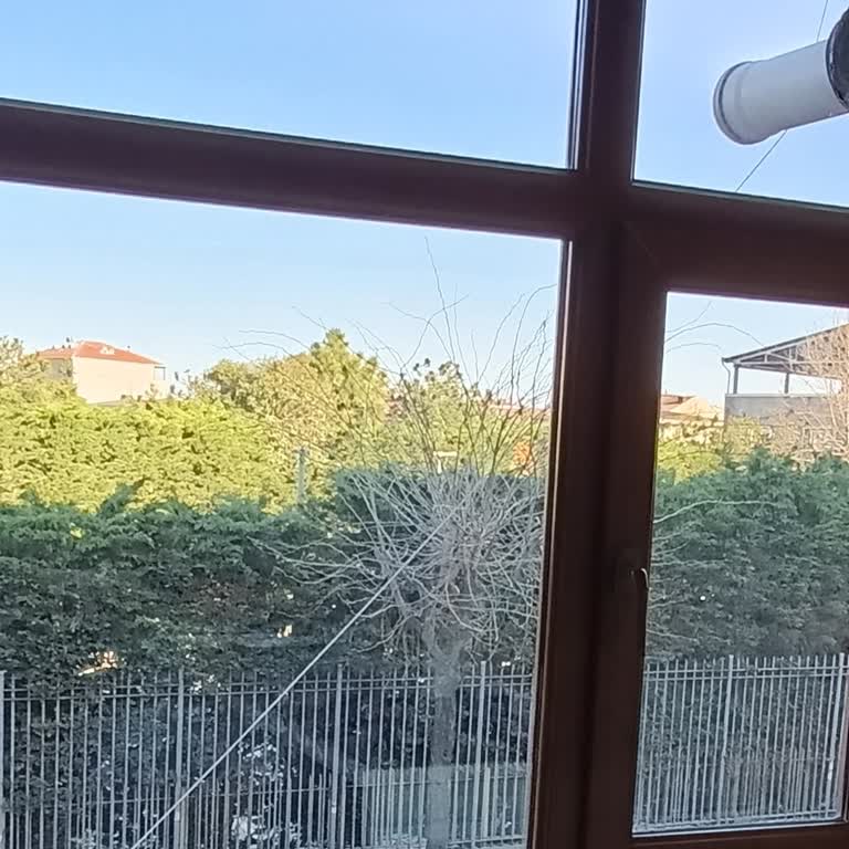 Pencere Önündeki Türk Telekom Kablosu Güvenlik Ve Görsel Kirlilik Sorunu