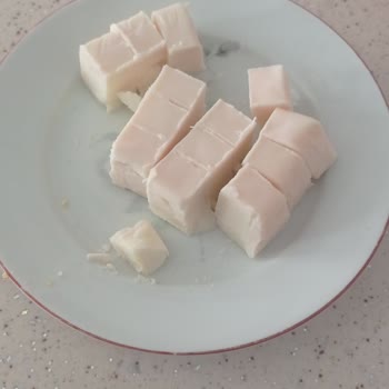 BİM Binvezir Peyniri Pembe Renk Değişikliği Gıda Güvenliği Endişesine Yol Açtı