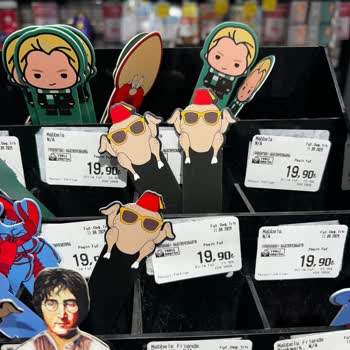 Milli Değerlere Saygısız Görsel İçeren Kitap Ayracı Mağazadan Çıktı