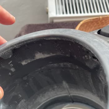 English Home Çaycı Makinesinin Boyası Çöktü, Bebek Kusuyor