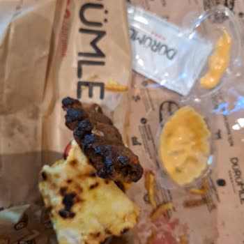 Yanmış Dış, Çiğ İç: Dürümle Kocaeli Şubesinde Kebap Pişirme Sorunu