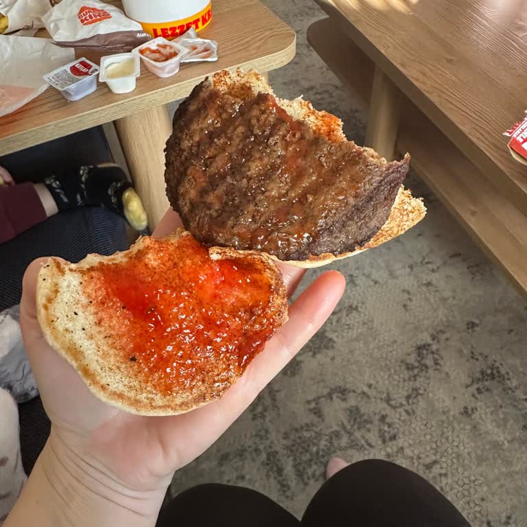 Çocuklarım İçin Sipariş Edilen Hamburgerlerde Ketchup Hatası
