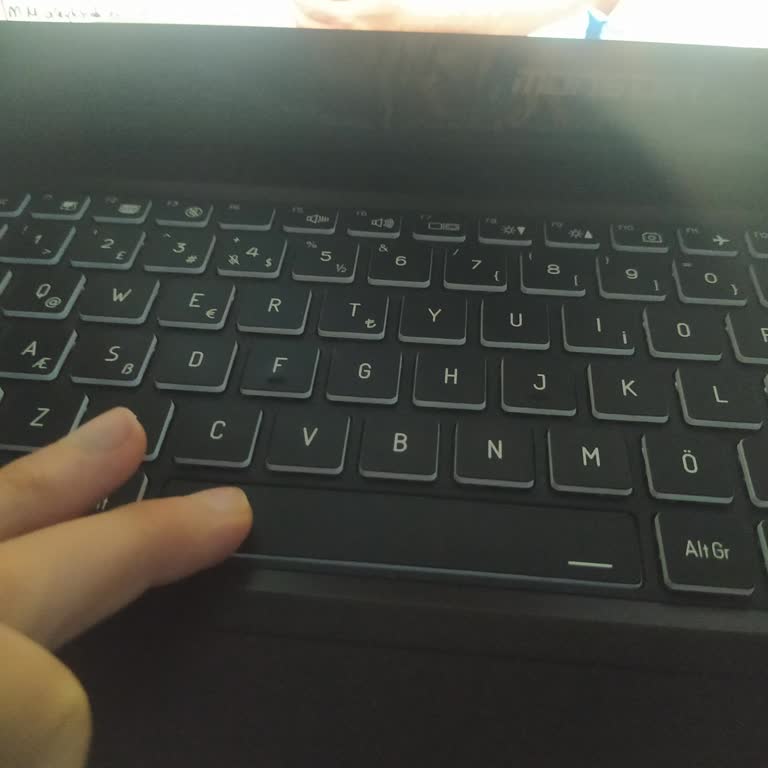 Klavye Işıkları Aniden Sönük, Garanti Kapsamı Bekleniyor