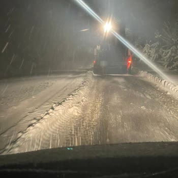 Köse Dağı Geçidinde Kar Temizlenmediği İçin Yol Kapalı Ve Güvenlik Tehlikesi