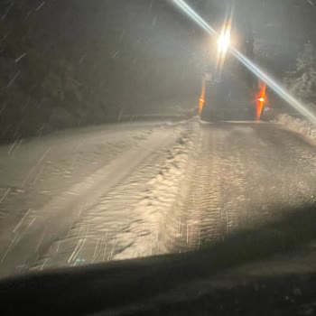 Köse Dağı Geçidinde Kar Temizlenmediği İçin Yol Kapalı Ve Güvenlik Tehlikesi