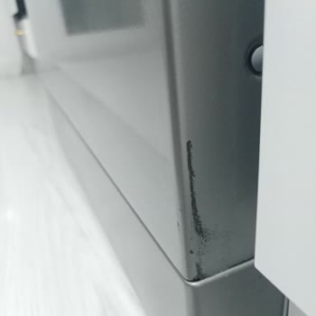 Yeni Grundig Bulaşık Makinesinin Boyası El Deterjanıyla Çıktı