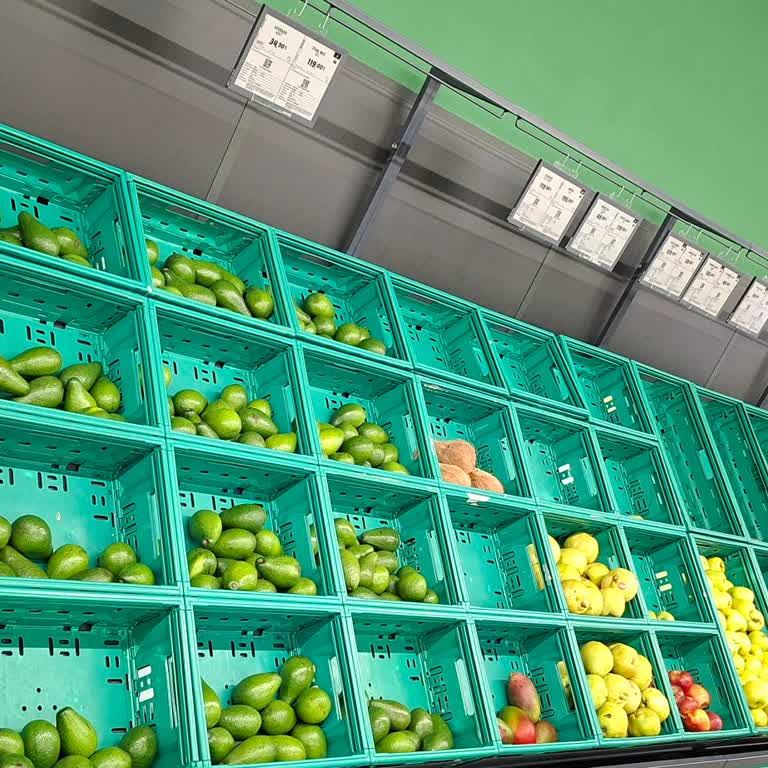 İsmetpaşa’daki File Market’te Sebze Ve Meyve Rafları Boş, Müşteriler Mağdur