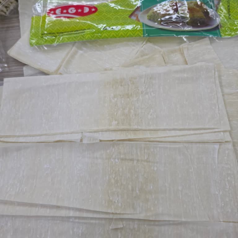 Gürmar Bornova Şubesinde Satın Alınan Ege Baklavalık Yufkası Yapışık Ve Yırtık