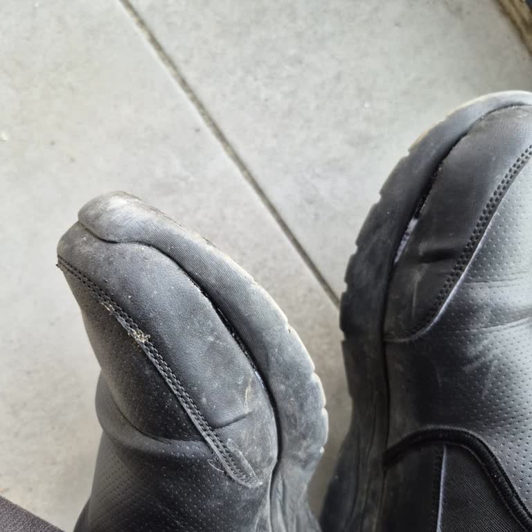 2500 TL'lik Skechers Ayakkabısında Erken Yırtılma Ve Çözüm Sunulmaması