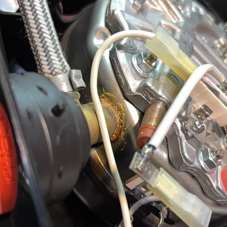 Tefal Ütüsü Ani Patlama Ve Kontrolsüz Buhar Boşaltımıyla Güvenlik Riski Oluşturdu