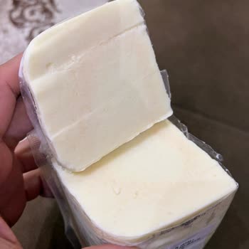 Metro Market Çiğli Şubesinde Beyaz Peynirde Pembe Lekeler