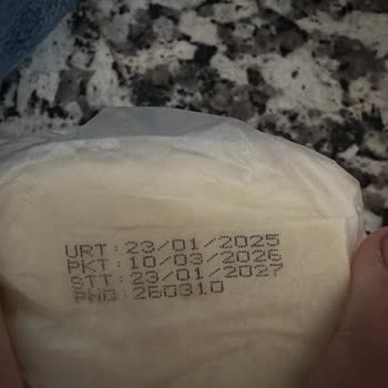 Metro Market Çiğli Şubesinde Beyaz Peynirde Pembe Lekeler