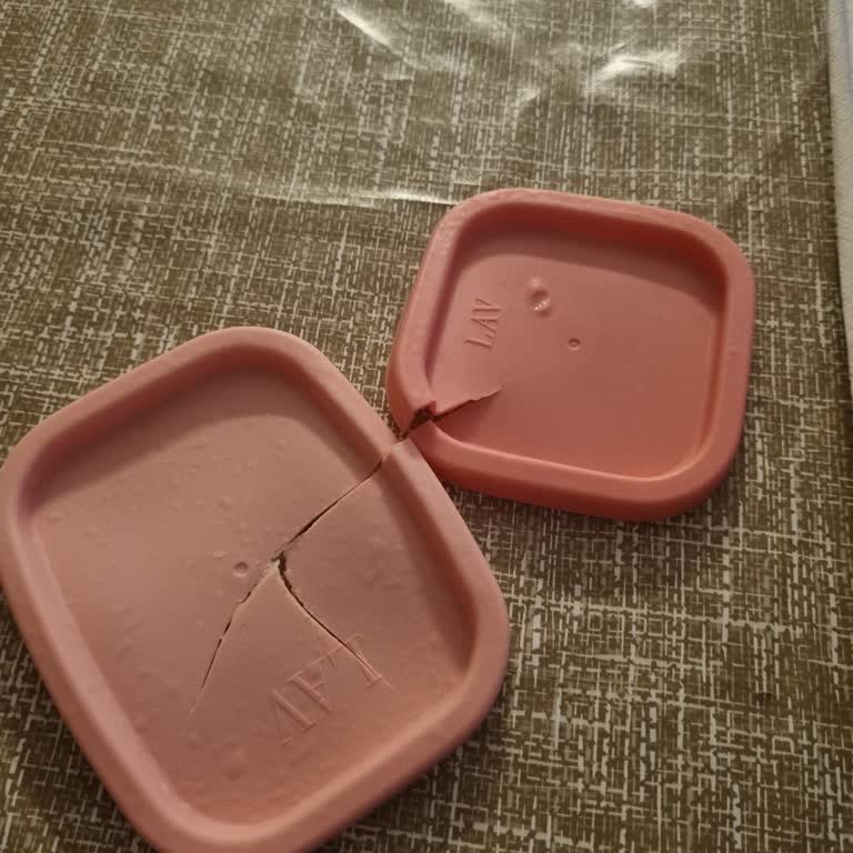 Lav Kahvaltılık Cam Ürünlerinin Plastik Kapakları Erken Bozuldu, Çözüm İstiyorum