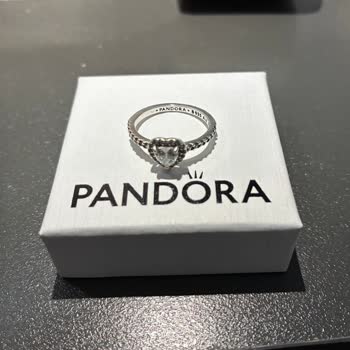 Kocaeli 41 Burda AVM Pandora Şubesi Garanti Kapsamındaki Yüzük Taşını Değiştirmeyi Reddetti