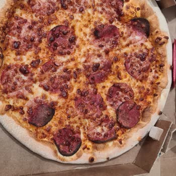 Sucuklu Pizzada Sarımsak Sosu Eksikliği Ve Kesim Hatası