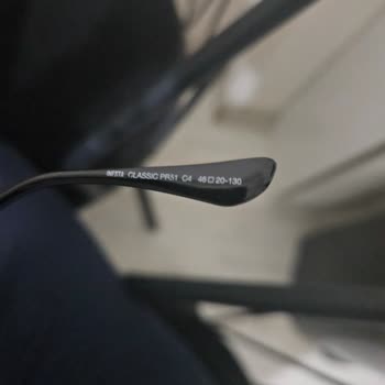 Atasun Optik'te Sıfır Gözlükte Silik Çerçeve Yazısı Ve Eksik Derece Kartı