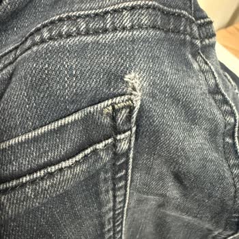 Mavi Mağazasındaki Pantolonun Kısa Sürede Renk Atması Ve Yırtılması