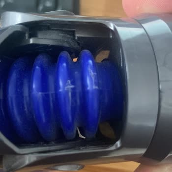 Dyson V15 Fluffy Optic Has A Deformation In Six Months