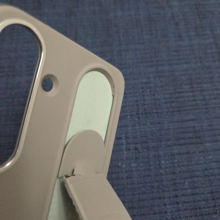 Üç Bin TL'lik Orijinal Samsung Kılıf Tek Düşmede Kırıldı, Değişim İstiyorum