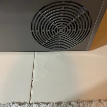 Kurutma Makinesi Altından Su Sızdırıyor, Servis Yazılı Açıklama Ve Çözüm Sunmuyor