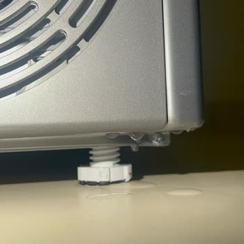 Kurutma Makinesi Altından Su Sızdırıyor, Servis Yazılı Açıklama Ve Çözüm Sunmuyor