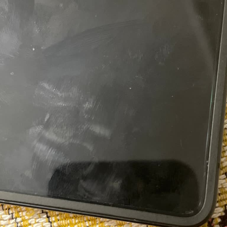 Media Markt Personelinin Yetkisiz Ön Ekran Filmi Değişikliği Sonucu Telefon Hasarı