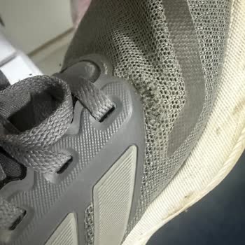 Adidas Ayakkabım 7 Ayda Yırtıldı, Üretim Kusuru Bulunamadığı Kararı Haksız