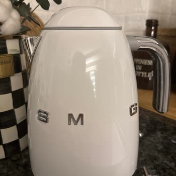 Smeg Su Isıtıcısının Dekor Kullanımında Harf Düşmesi