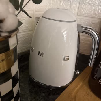 Smeg Su Isıtıcısının Dekor Kullanımında Harf Düşmesi