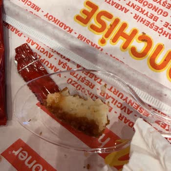 Burgerde Tavuk Tüyü Bulundu: Hijyen Sorunu