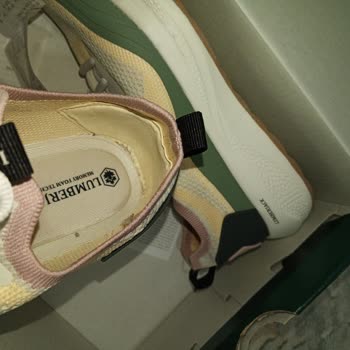 Kısa Sürede Yara Açan Lumberjack Ayakkabısı Ve Mağaza İlgisizliği