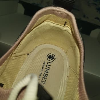 Kısa Sürede Yara Açan Lumberjack Ayakkabısı Ve Mağaza İlgisizliği