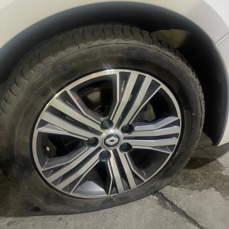 Patlayan Lastik, Yardım Eksikliği Ve Tyre & Glass Paketi İadesi Talebi