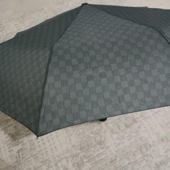 Kilit Bozuldu, Şemsiye Kapanmıyor Ve Mağaza Çözüm Sunmadı