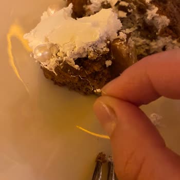 Sultan Pastanesi'nde Kıl Ve Yanlış Pasta Sorunu