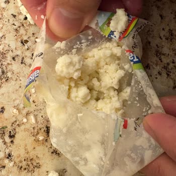 Tahsildaroğlu Ezine Peyniri Dağılmış Şekilde Teslim Edildi, Şikayetime Cevap Gelmedi