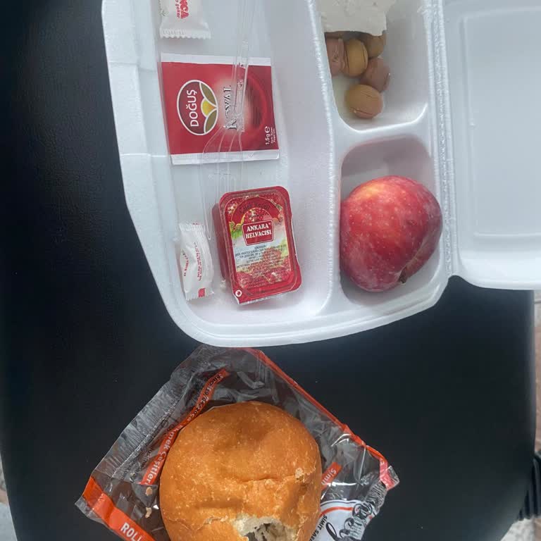 Çocuk Yoğun Bakımında Kahvaltıların Tazeliği Ve Yetersiz İçeriği