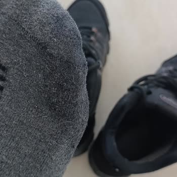 Su Geçirmez Olmayan Scooter Botları İçinde Sürekli Islaklık Ve Kötü Koku