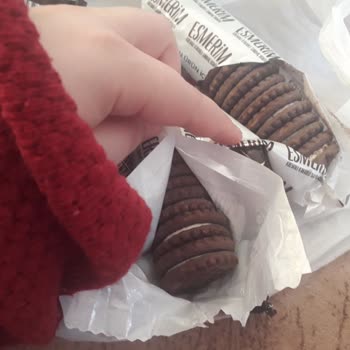 BİM Süsse Bisküvilerinde Küflü Çıkması Ve Sağlık Endişesi