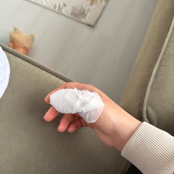 File Market Şubesinde İtimat Ayranı Şişesi Patladı, On Dikiş Gerektiren El Yaralanması