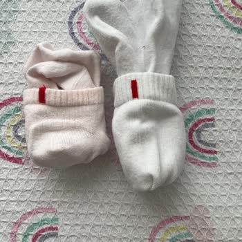 Katia & Bony Renk Sızdıran Beyaz Çorap Tüm Beyaz Çamaşırları Mahvediyor