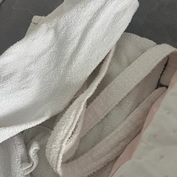 Katia & Bony Renk Sızdıran Beyaz Çorap Tüm Beyaz Çamaşırları Mahvediyor