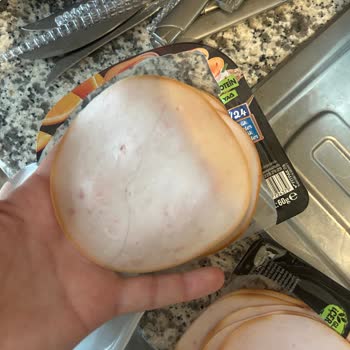 Namet Hindi Füme Ürününde Yabancı Madde Ve Hijyen Endişesi