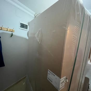 Horoz Lojistik Buzdolabını Sürükleyerek Hasara Neden Oldu Ve Tutanağı Vermedi